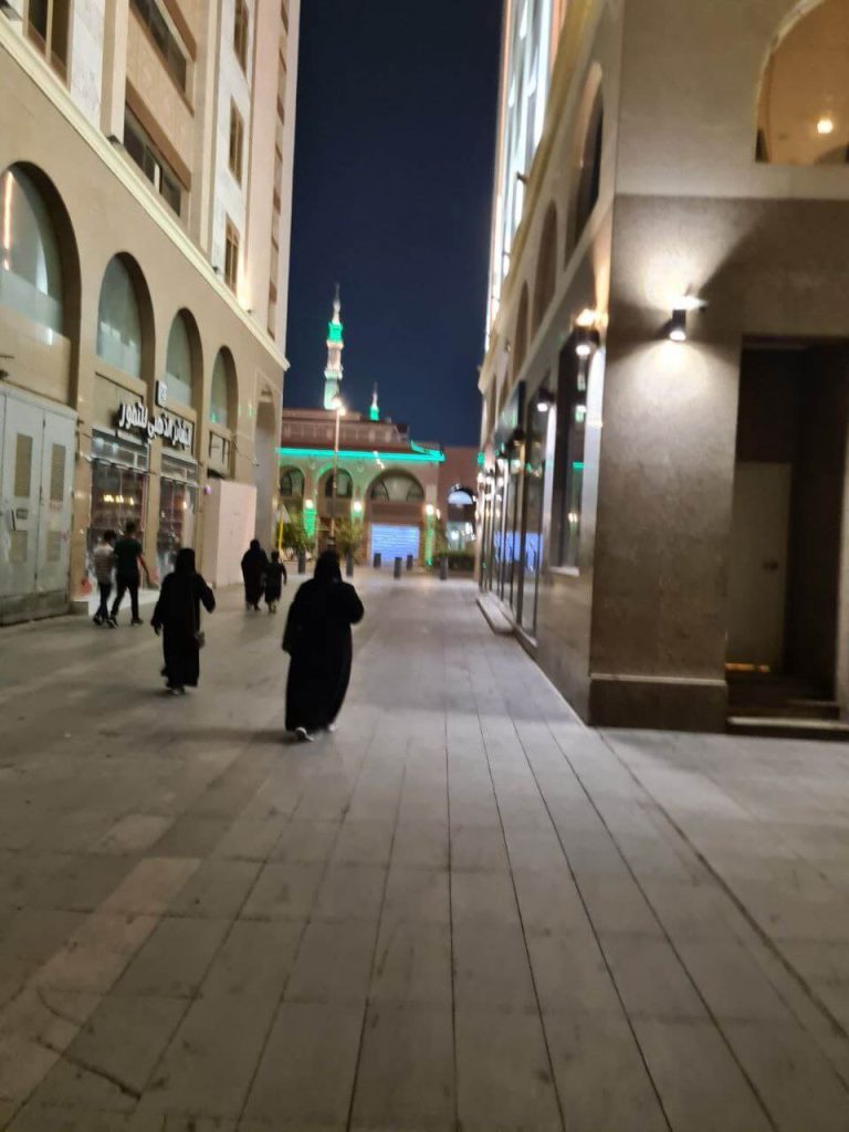 umrah diy jalan dari hotel ke masjid nabawi